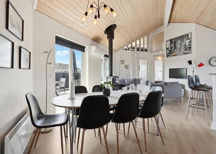 Holiday home Four-bedroom In